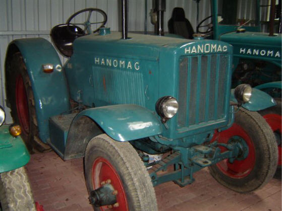 Hanomagtractors.com/Toegemailde foto's